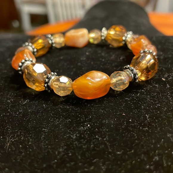 8” stackable stretch bracelet with 11 amber color 4 stone 8 silver beads - Picture 1 of 12